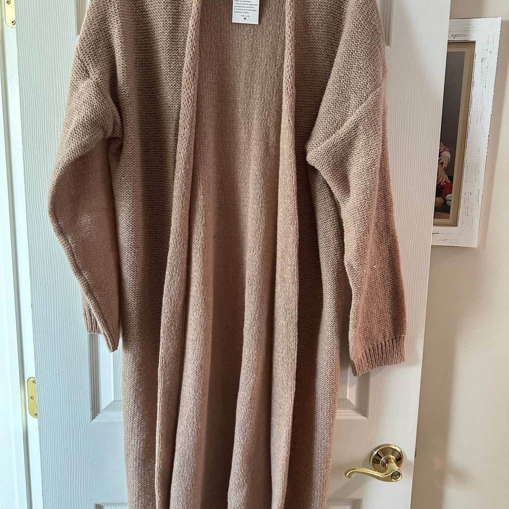 Roomy long knit sweater, light tan.